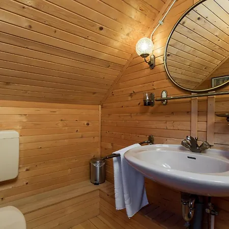 Vakantiehuis 4 Bedroom Cozy In Podstene