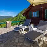 4 Bedroom Cozy In Podstene بيت للعطل