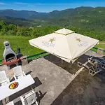 بيت للعطل 4 Bedroom Cozy In Podstene