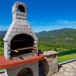 بيت للعطل 4 Bedroom Cozy In Podstene Kupa