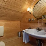 بيت للعطل 4 Bedroom Cozy In Podstene Kupa