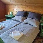 بيت للعطل 4 Bedroom Cozy In Podstene *