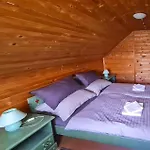 Počitniška hiša 4 Bedroom Cozy In Podstene