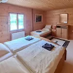 4 Bedroom Cozy In Podstene