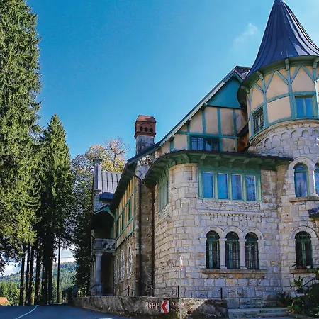 Počitniška hiša 4 Bedroom Cozy In Podstene