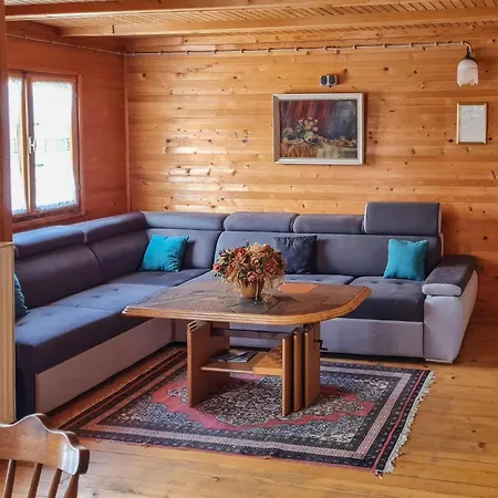 بيت للعطل 4 Bedroom Cozy In Podstene *