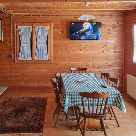 بيت للعطل 4 Bedroom Cozy In *
