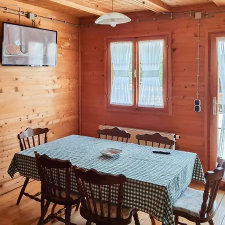 4 Bedroom Cozy In Holiday home *