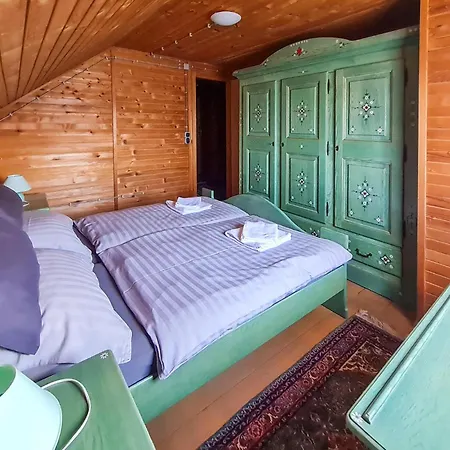 4 Bedroom Cozy In بيت للعطل Podstene